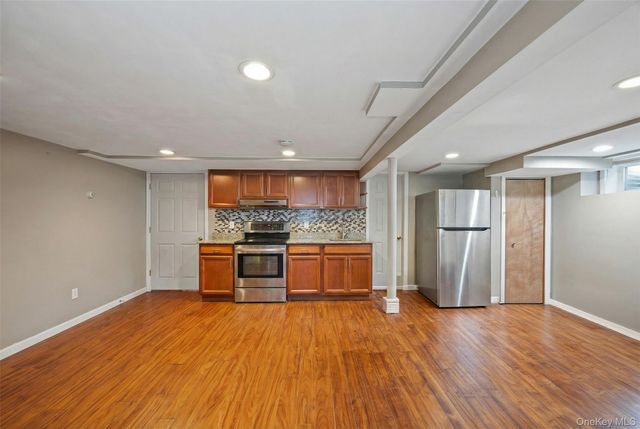 66 Darling Avenue, Smithtown, NY 11787