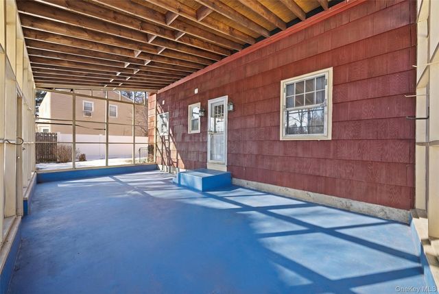 66 Darling Avenue, Smithtown, NY 11787