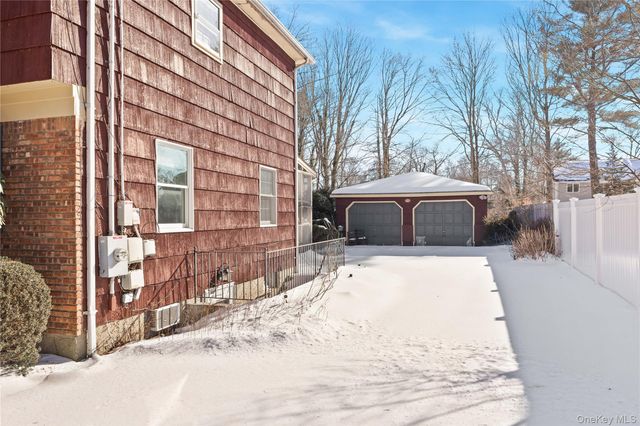 66 Darling Avenue, Smithtown, NY 11787