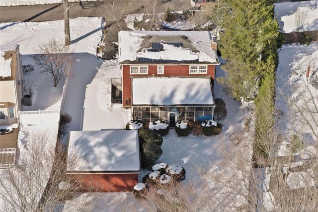 66 Darling Avenue, Smithtown, NY 11787