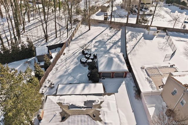 66 Darling Avenue, Smithtown, NY 11787