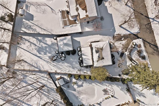 66 Darling Avenue, Smithtown, NY 11787