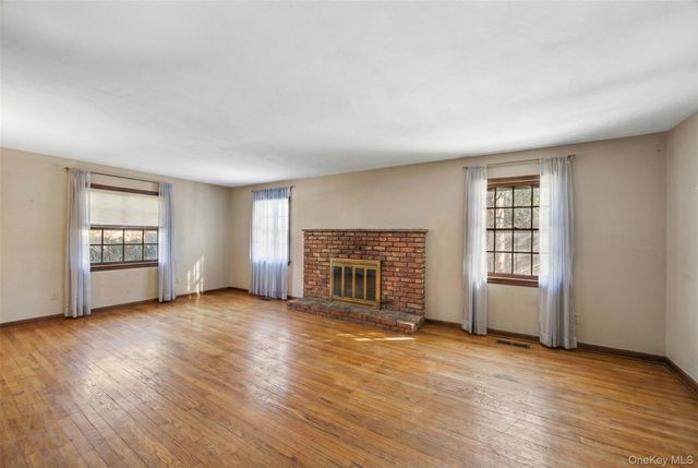 66 Darling Avenue, Smithtown, NY 11787