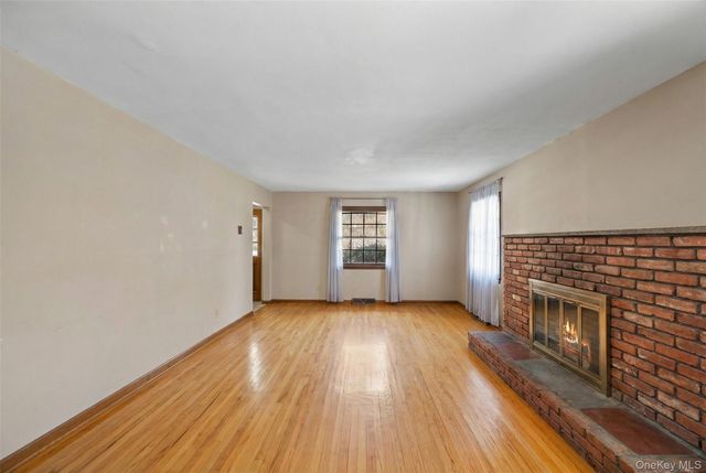 66 Darling Avenue, Smithtown, NY 11787