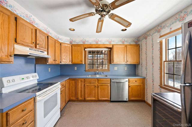 66 Darling Avenue, Smithtown, NY 11787