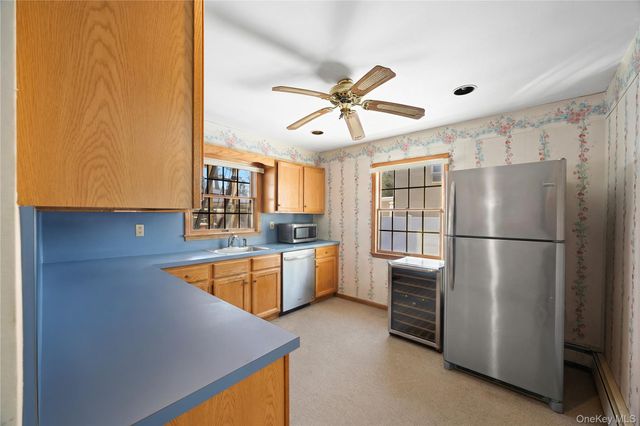 66 Darling Avenue, Smithtown, NY 11787