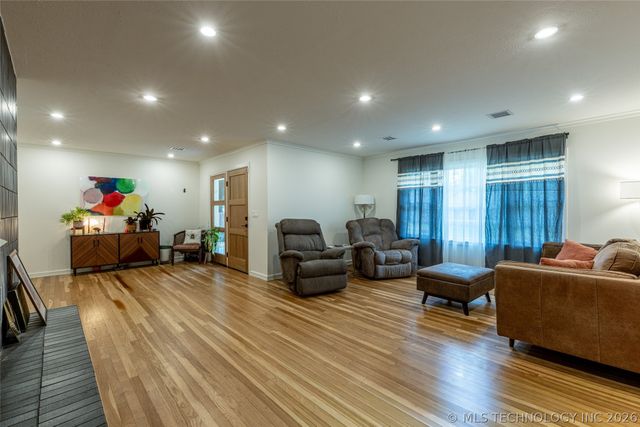101 W 6th Street, Claremore, OK 74017