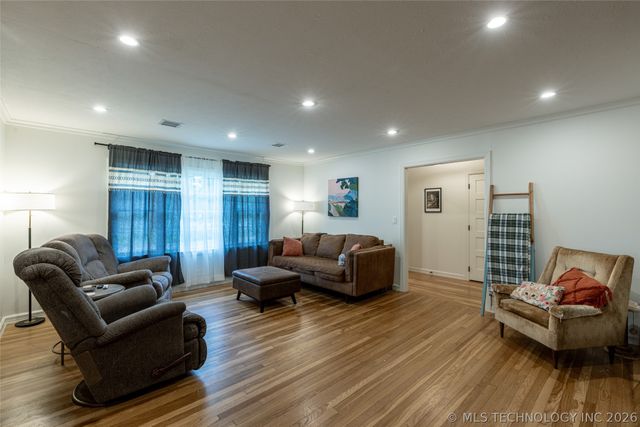 101 W 6th Street, Claremore, OK 74017