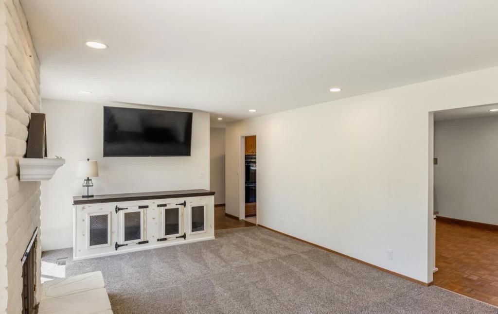 Image 11 of property listing at 20091 Portola Drive, Salinas, CA 93908