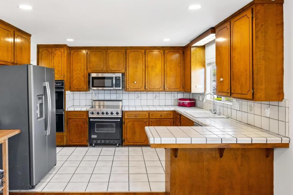 Image 12 of property listing at 20091 Portola Drive, Salinas, CA 93908