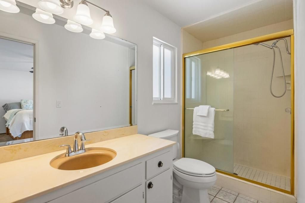 Image 16 of property listing at 20091 Portola Drive, Salinas, CA 93908