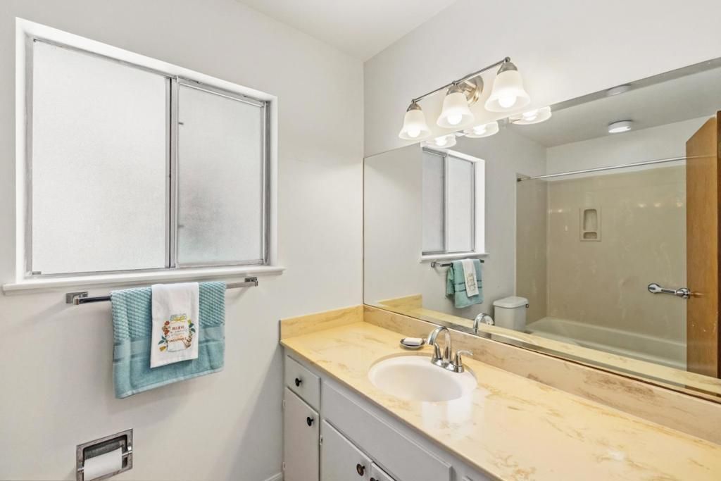 Image 19 of property listing at 20091 Portola Drive, Salinas, CA 93908