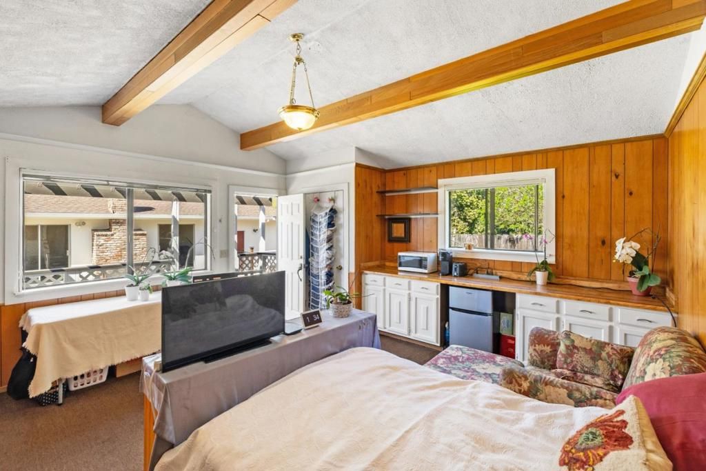 Image 20 of property listing at 20091 Portola Drive, Salinas, CA 93908