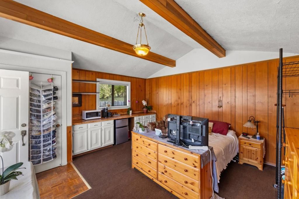 Image 21 of property listing at 20091 Portola Drive, Salinas, CA 93908