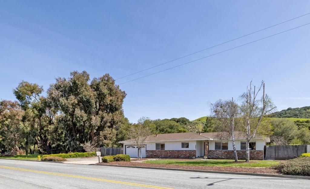 Image 23 of property listing at 20091 Portola Drive, Salinas, CA 93908