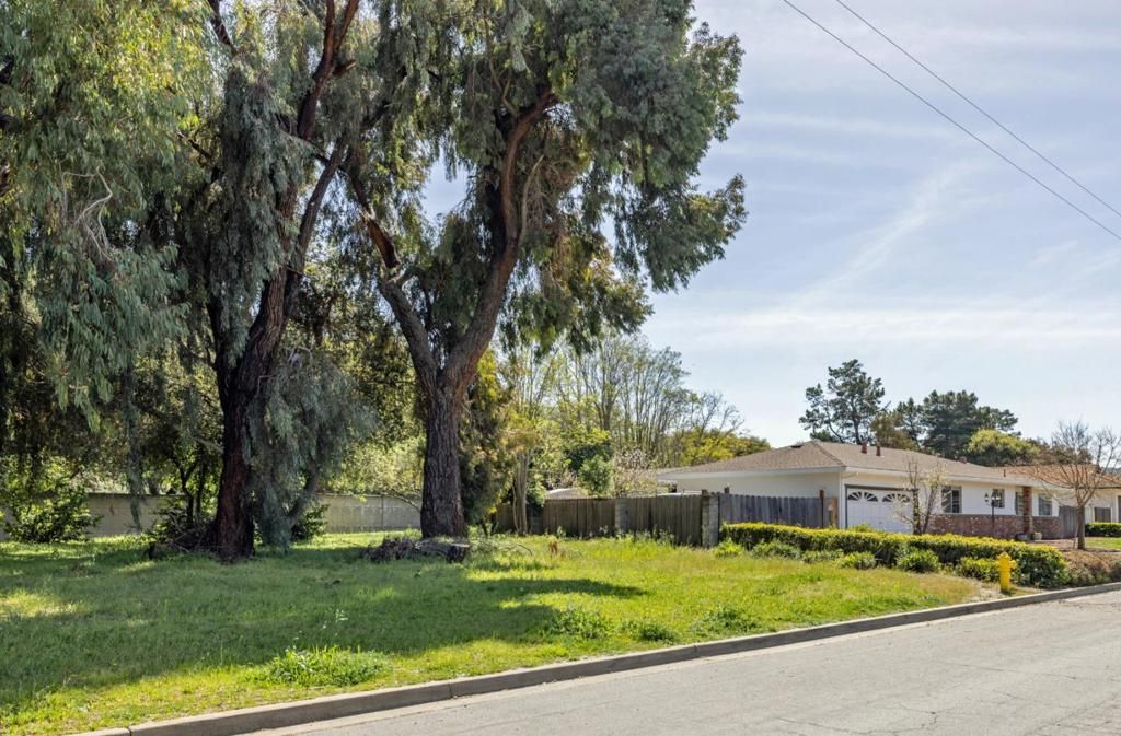 Image 25 of property listing at 20091 Portola Drive, Salinas, CA 93908