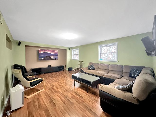 2402 Birch Lane, Rolling Meadows, IL 60008