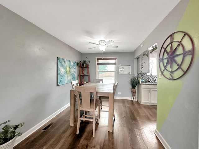 2402 Birch Lane, Rolling Meadows, IL 60008