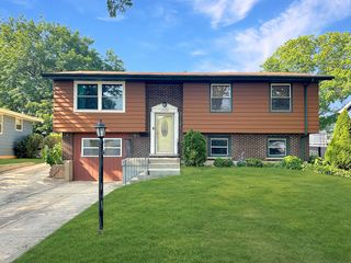 2402 Birch Lane, Rolling Meadows, IL 60008