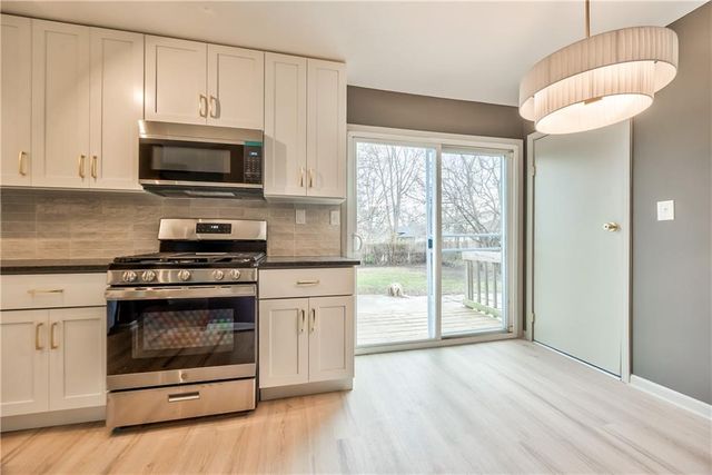 10009 Grandview Drive, Overland Park, KS 66212