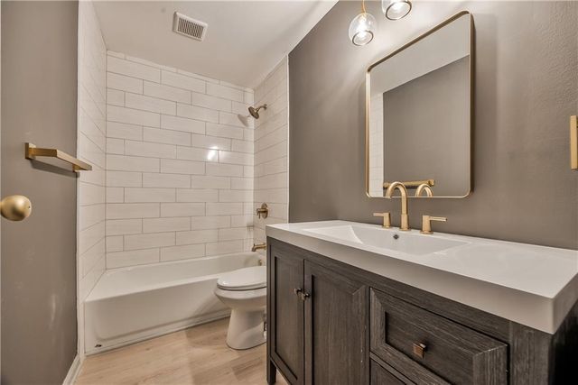 10009 Grandview Drive, Overland Park, KS 66212