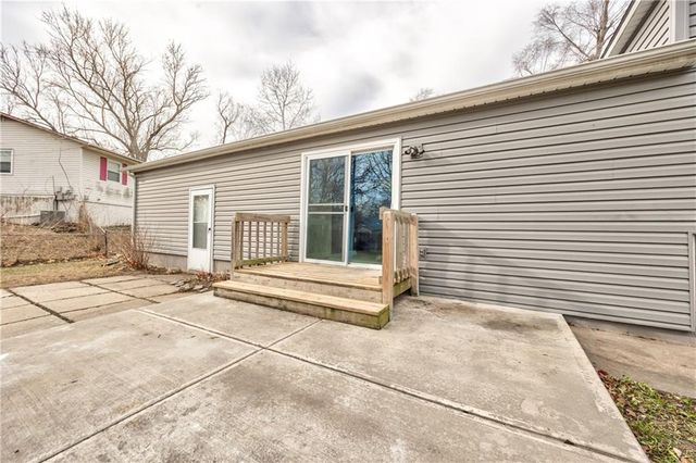 10009 Grandview Drive, Overland Park, KS 66212