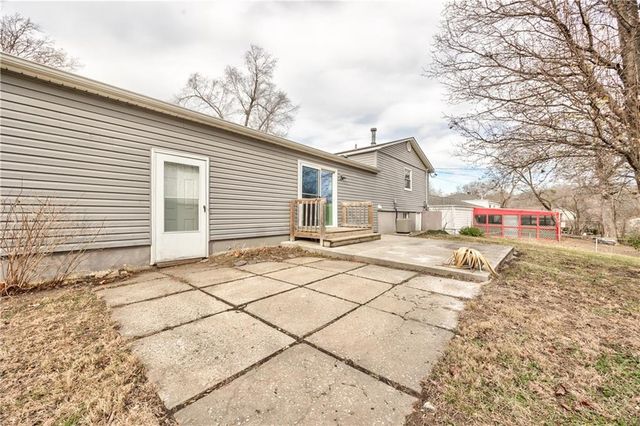 10009 Grandview Drive, Overland Park, KS 66212