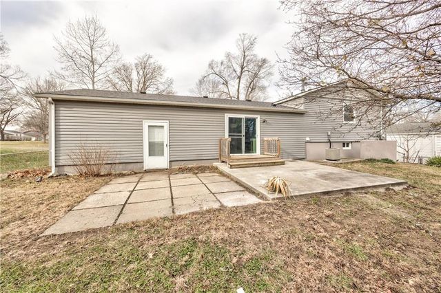 10009 Grandview Drive, Overland Park, KS 66212