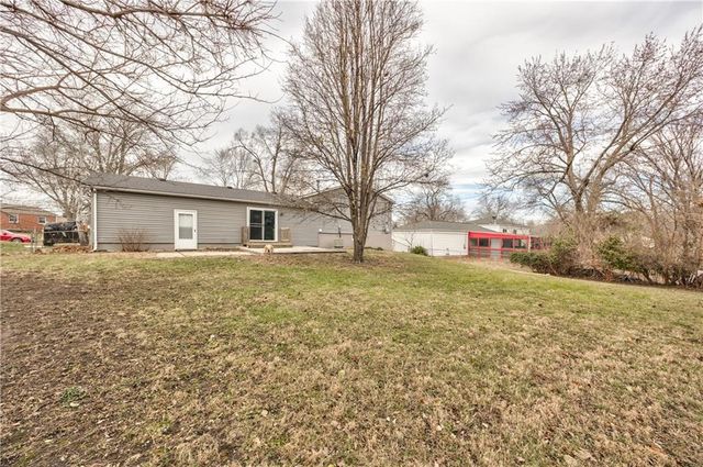 10009 Grandview Drive, Overland Park, KS 66212