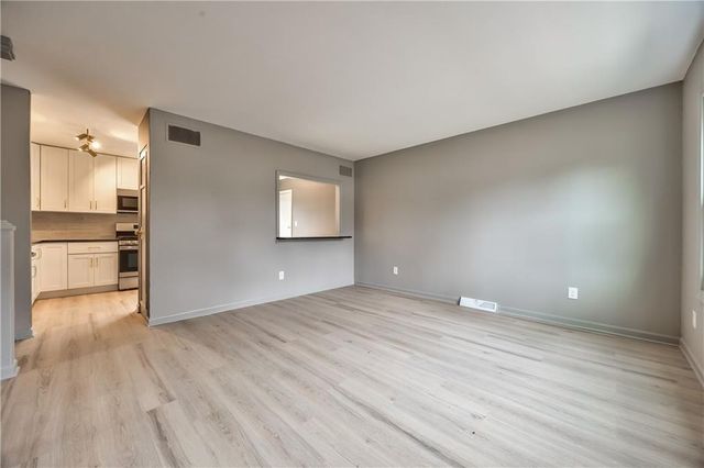 10009 Grandview Drive, Overland Park, KS 66212