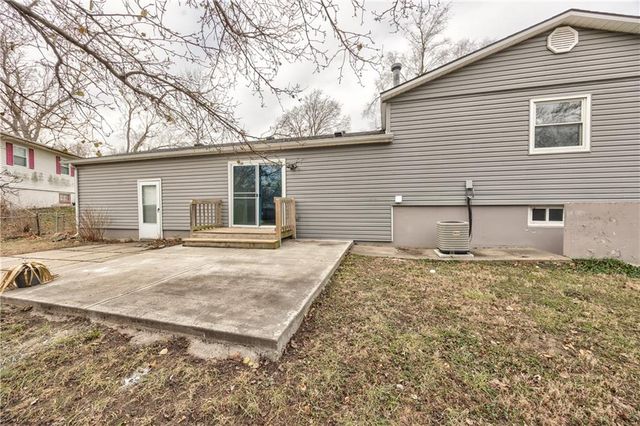 10009 Grandview Drive, Overland Park, KS 66212