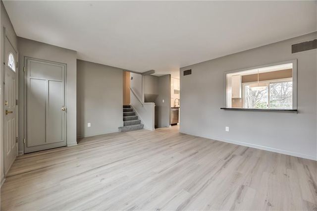 10009 Grandview Drive, Overland Park, KS 66212