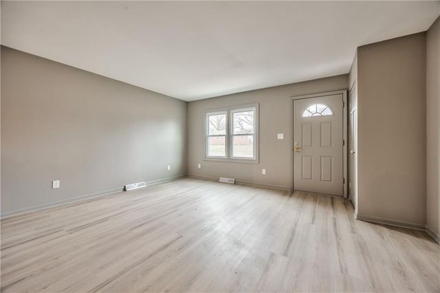 10009 Grandview Drive, Overland Park, KS 66212