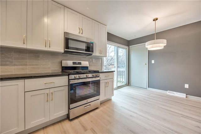 10009 Grandview Drive, Overland Park, KS 66212