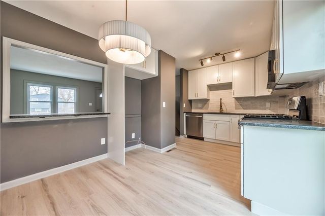 10009 Grandview Drive, Overland Park, KS 66212