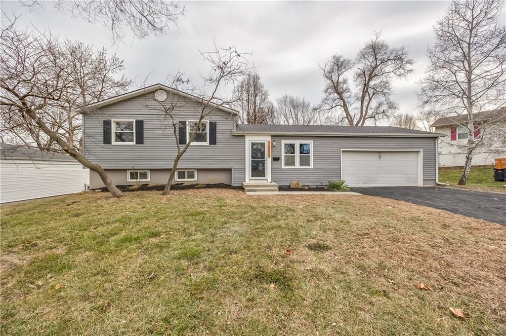 10009 Grandview Drive, Overland Park, KS 66212