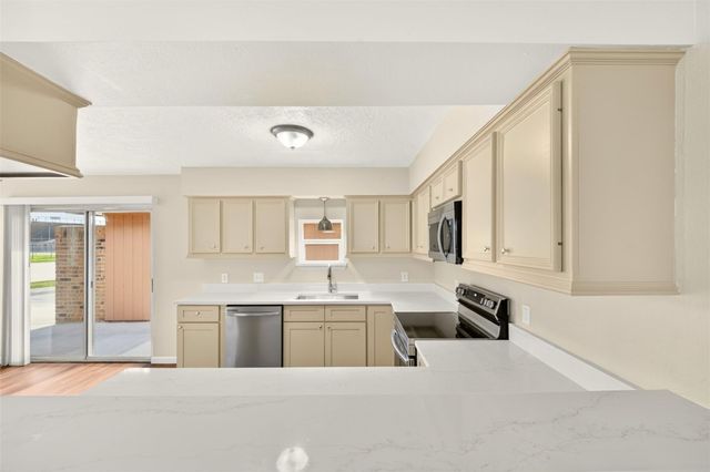 8702 Parkway Forest Drive, Houston, TX 77044