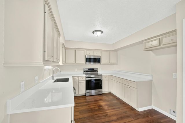 8702 Parkway Forest Drive, Houston, TX 77044