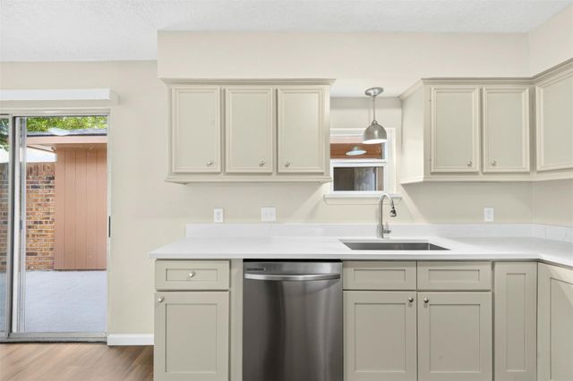 8702 Parkway Forest Drive, Houston, TX 77044