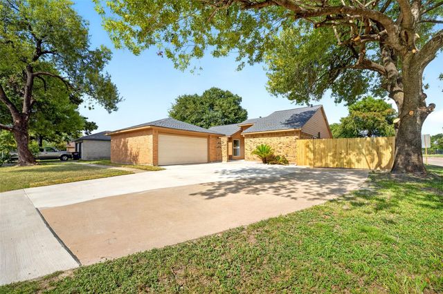 8702 Parkway Forest Drive, Houston, TX 77044