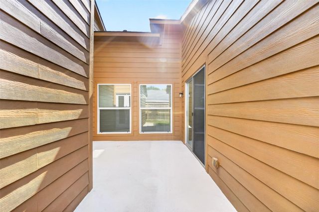 8702 Parkway Forest Drive, Houston, TX 77044