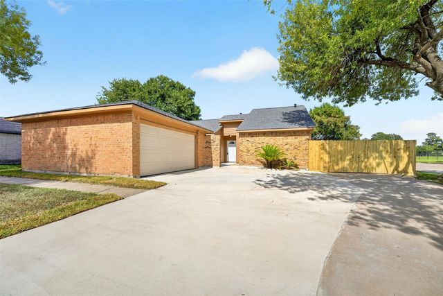 8702 Parkway Forest Drive, Houston, TX 77044