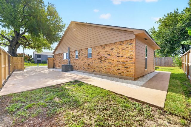 8702 Parkway Forest Drive, Houston, TX 77044