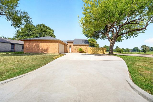 8702 Parkway Forest Drive, Houston, TX 77044