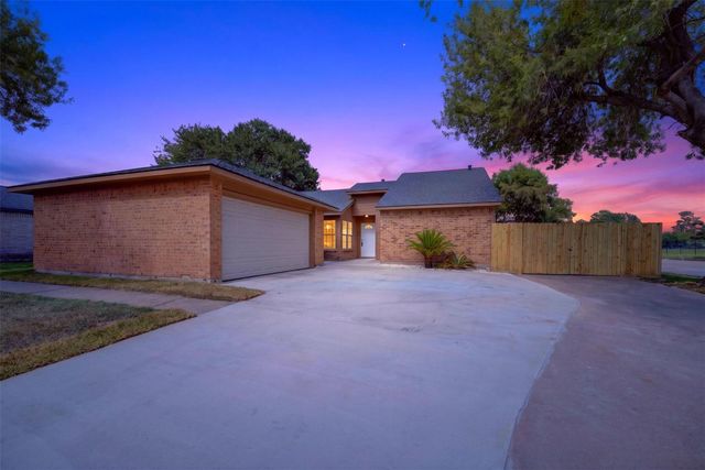 8702 Parkway Forest Drive, Houston, TX 77044