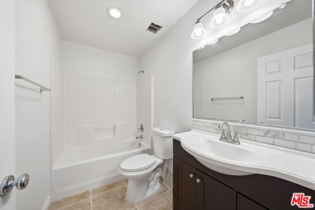 25715 Wagner Way B, Stevenson Ranch, CA 91381