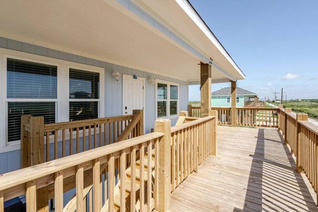 1115 Waco Road, Gilchrist, TX 77617