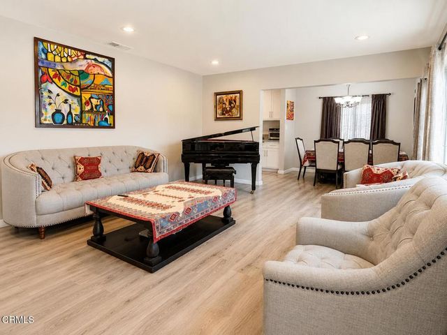 7330 Satsuma Avenue, Sun Valley, CA 91352
