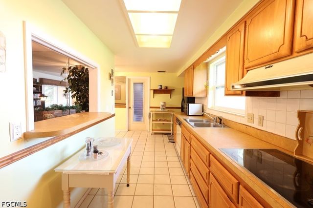 5227 Glade CT, Cape Coral, FL 33904