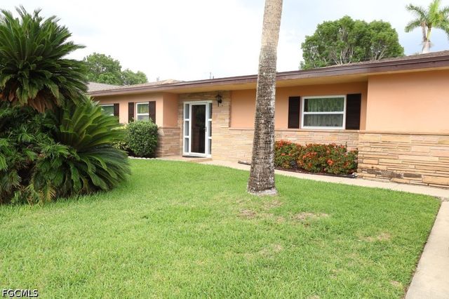 5227 Glade CT, Cape Coral, FL 33904